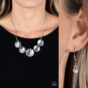 ❤️Swanky Shimmer Necklace Set